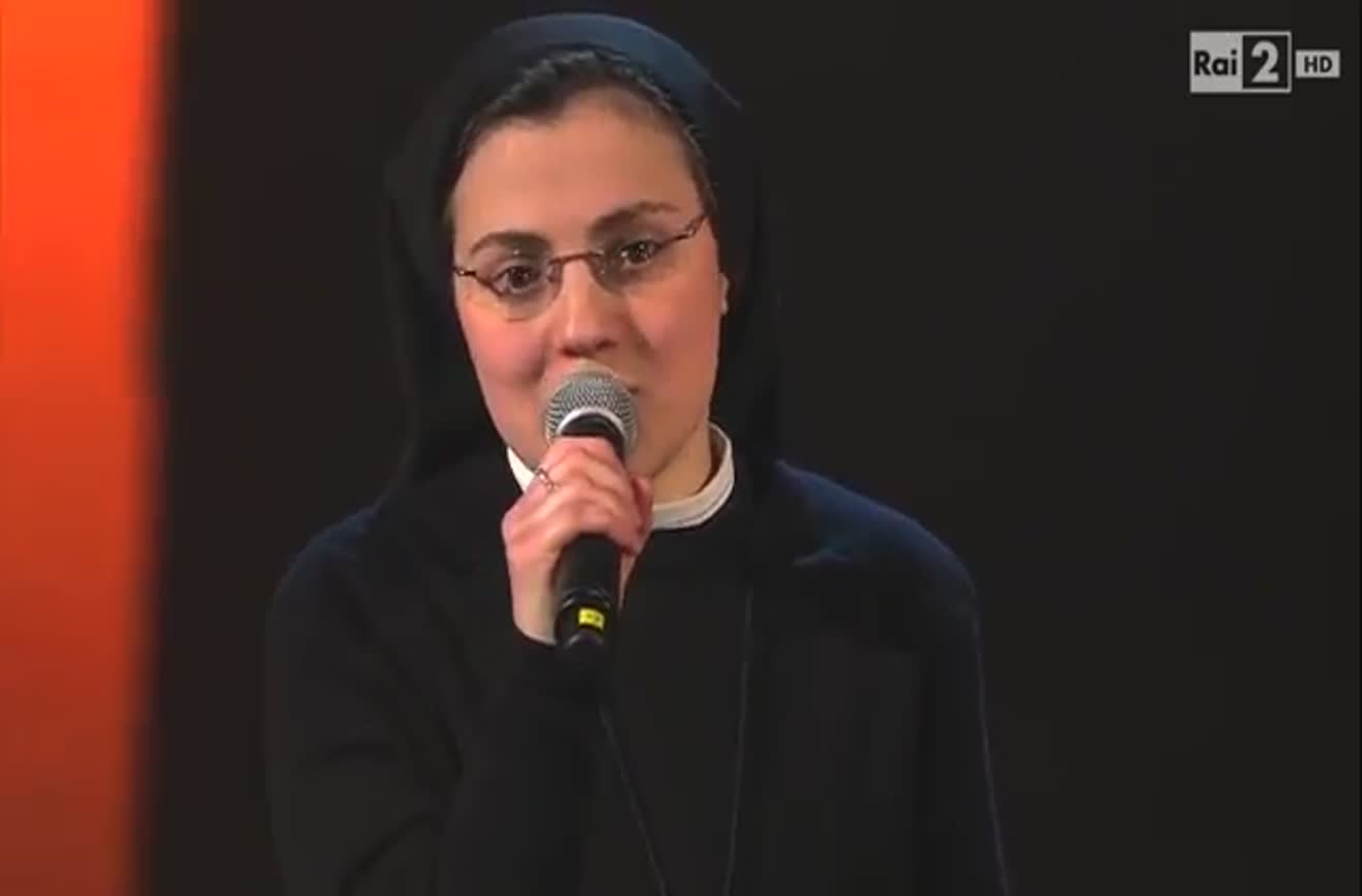Nun astounds judges and audience with her performance of "No One".