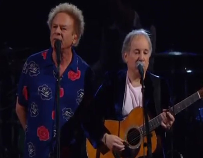 Simon and Garfunkel deliver a beautiful performance of 