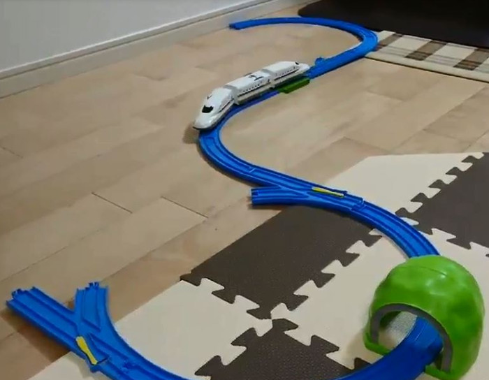 toy train with track online