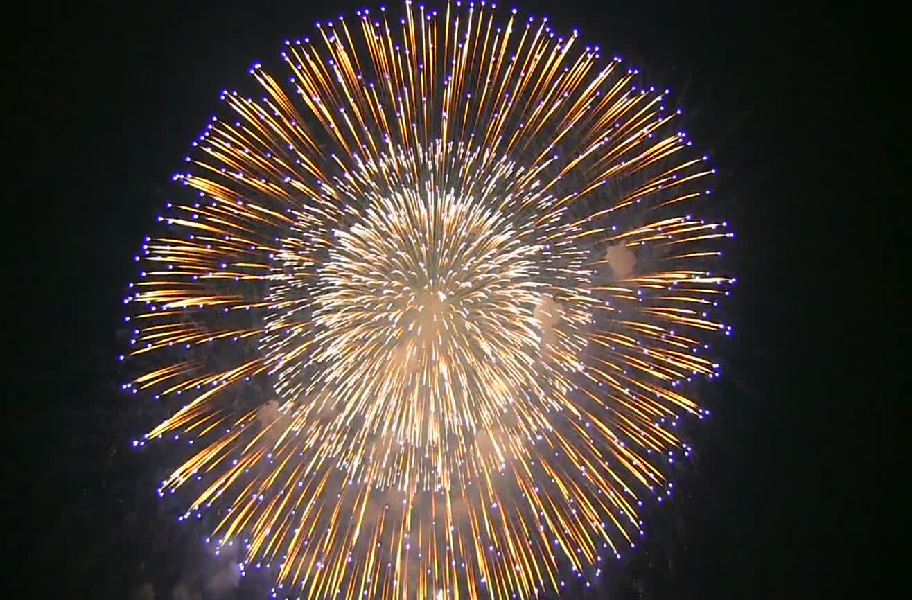 Trade firework cameraman. Фейерверк камерамен. Giant Firecrackers. Fireworks pyrotechnic show Saxon Wheel. Large Firework cameraman.