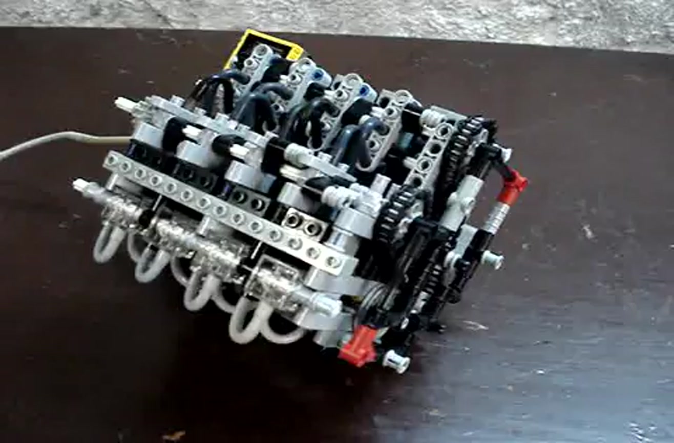 LEGO V8 Engine Turning At 1440 RPM.