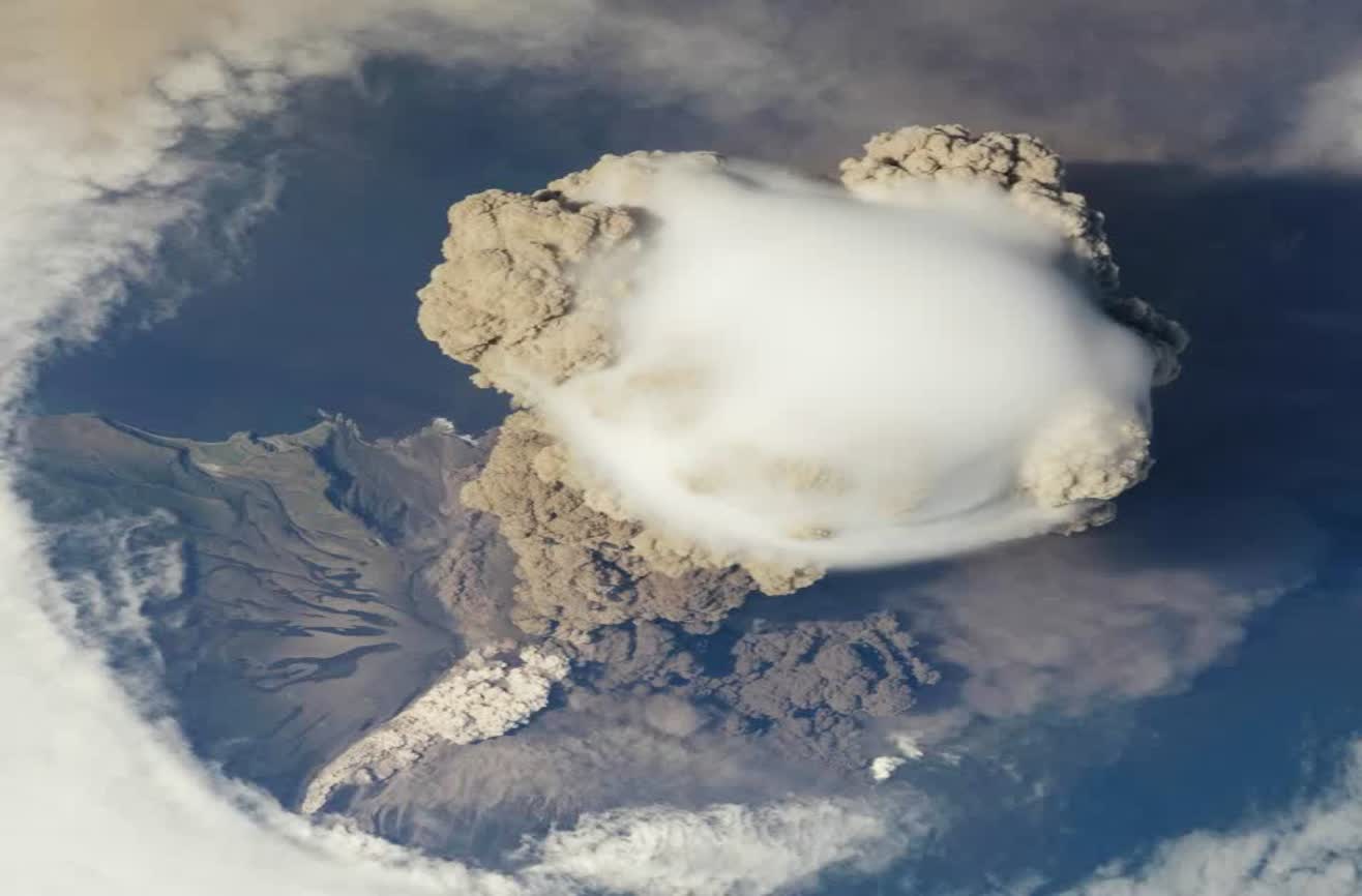 ISS records Sarychev's volcano eruption.