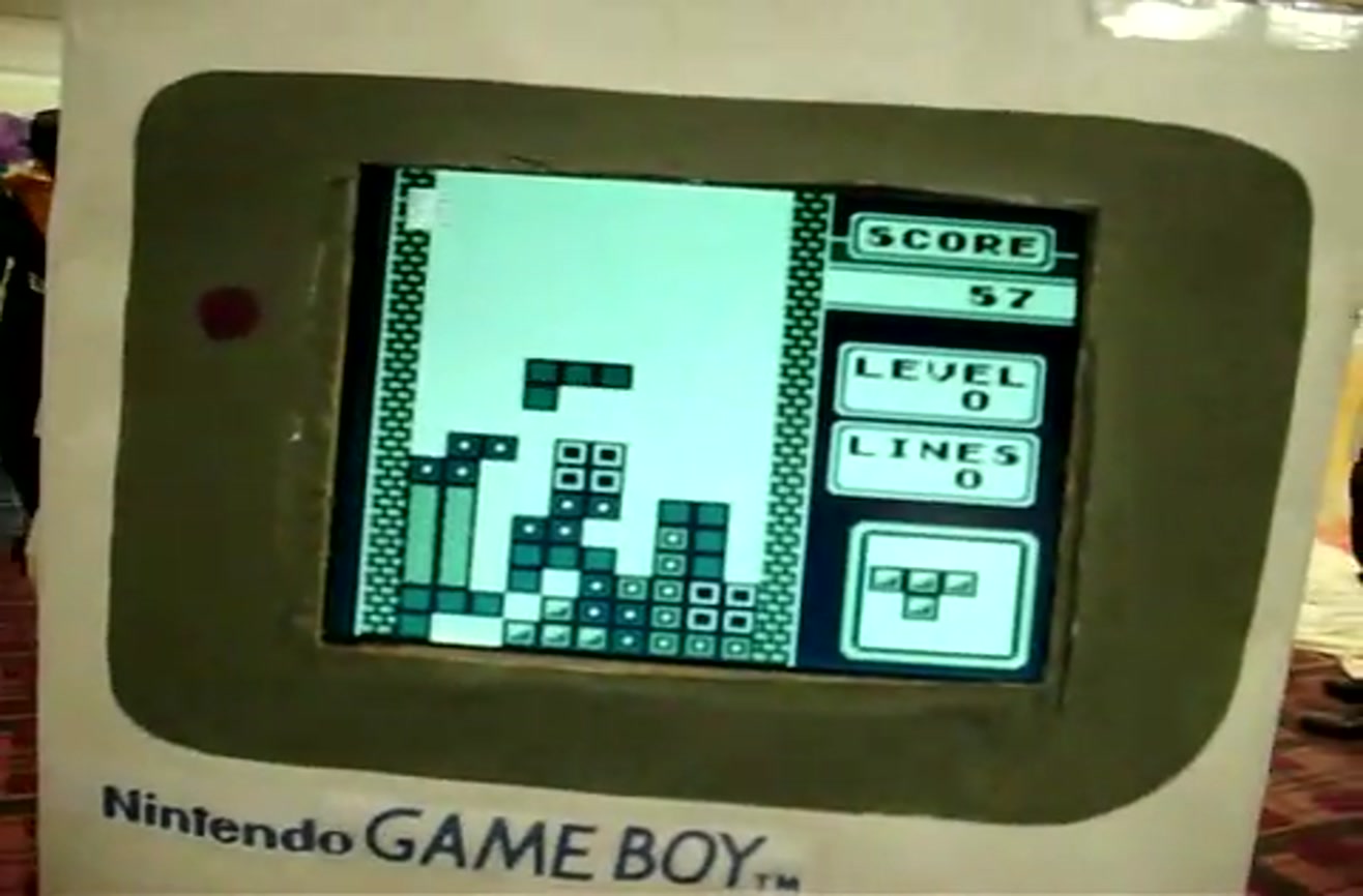 working-game-boy-costume-amazing